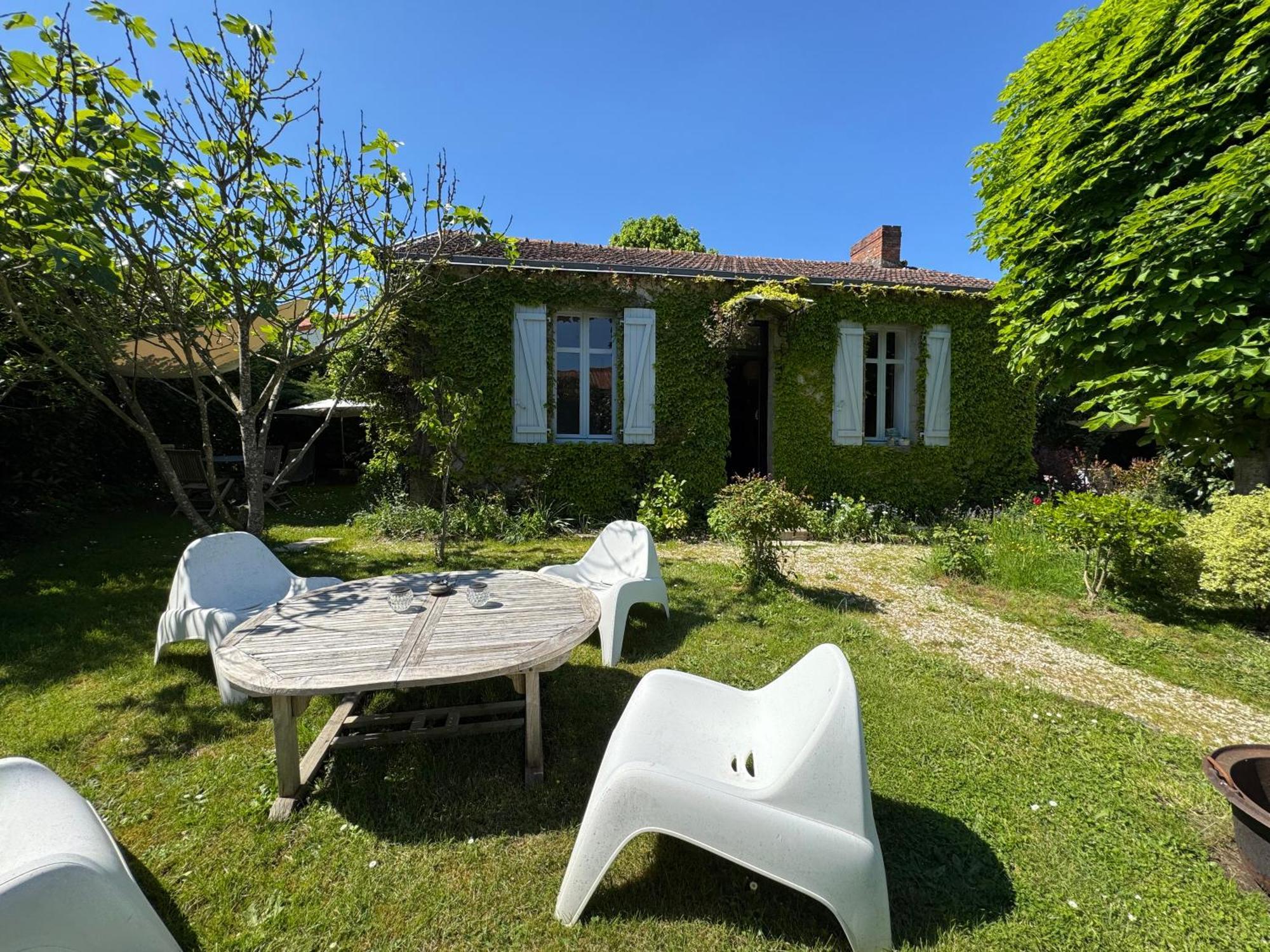 Cottage-Saint Laurent Sur Sevre Bagian luar foto